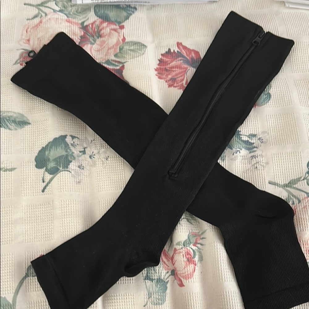 NWT Black Support Socks with Zipper 15-20 compression EAZY ON AND OFF